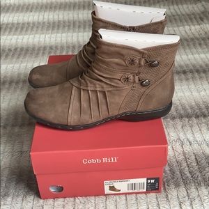 9 WIDE Cobb Hill Bungee Boot